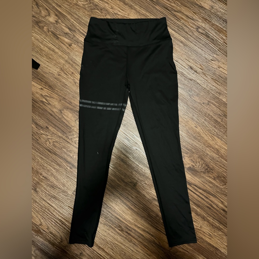 🆕Gym pants black with black on black stripes on 1 leg size Med (tummy control)